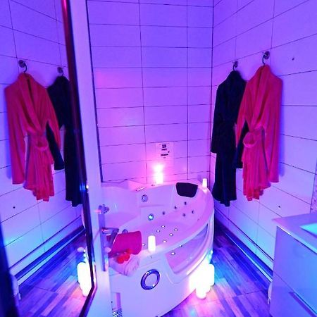 ביסקארוס Luxe Sauna Privatif Et Grand Bain Jacuzzi A Deux A Biscarosse Plage Pour Nuit Romantique Avec Decoration Led Et Bougies מראה חיצוני תמונה