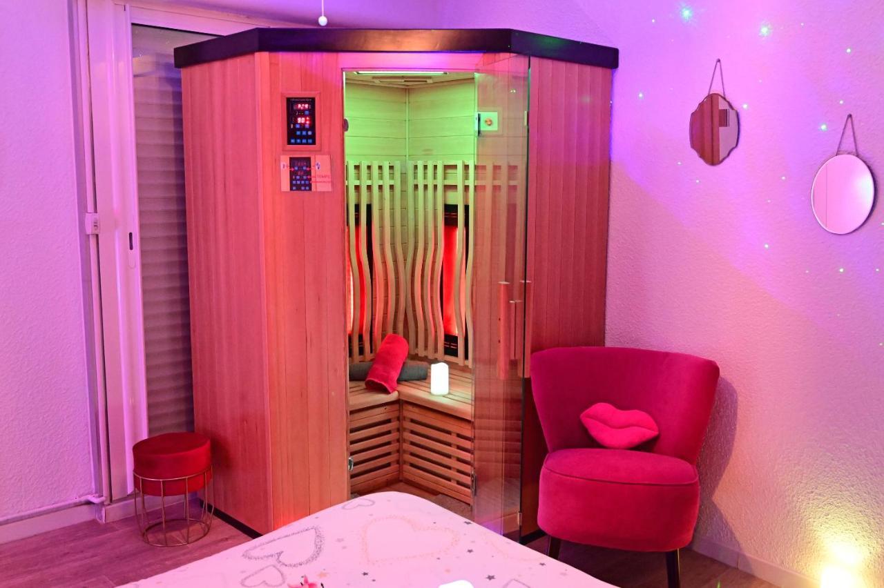 ביסקארוס Luxe Sauna Privatif Et Grand Bain Jacuzzi A Deux A Biscarosse Plage Pour Nuit Romantique Avec Decoration Led Et Bougies מראה חיצוני תמונה