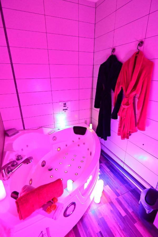 ביסקארוס Luxe Sauna Privatif Et Grand Bain Jacuzzi A Deux A Biscarosse Plage Pour Nuit Romantique Avec Decoration Led Et Bougies מראה חיצוני תמונה