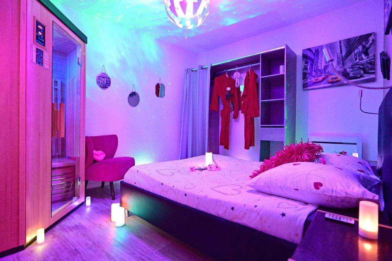ביסקארוס Luxe Sauna Privatif Et Grand Bain Jacuzzi A Deux A Biscarosse Plage Pour Nuit Romantique Avec Decoration Led Et Bougies מראה חיצוני תמונה