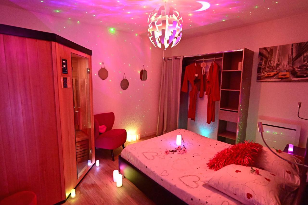 ביסקארוס Luxe Sauna Privatif Et Grand Bain Jacuzzi A Deux A Biscarosse Plage Pour Nuit Romantique Avec Decoration Led Et Bougies מראה חיצוני תמונה